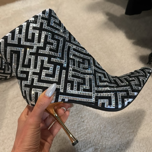 I.N.C EMBELLISHED POINTED TOE BOOTIES IN MULTI - Picture 3 of 4